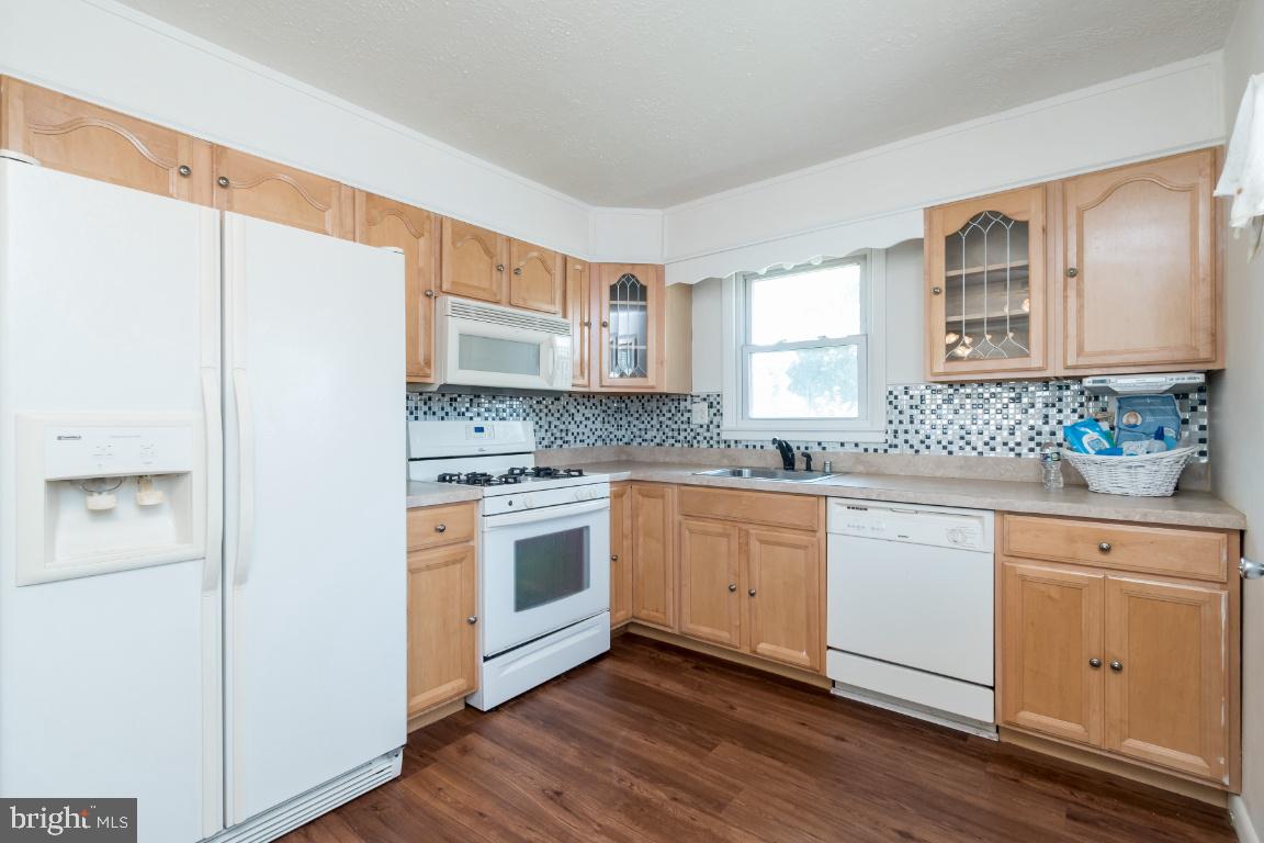 135 Cedar Hill Road Baltimore, MD 21225 - Photo 20 of 48 Lots of kitchen cabinets and storage