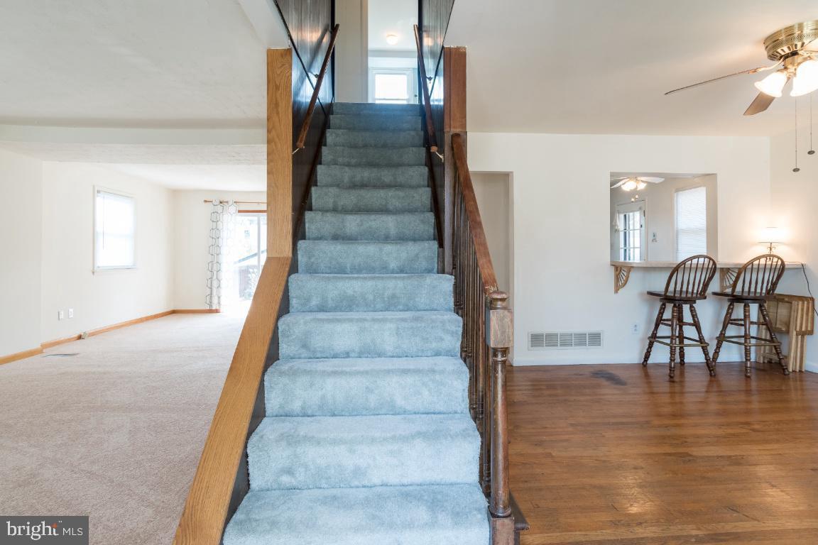 135 Cedar Hill Road Baltimore, MD 21225 - Photo 3 of 48 Front entrance-family room on left dining on right