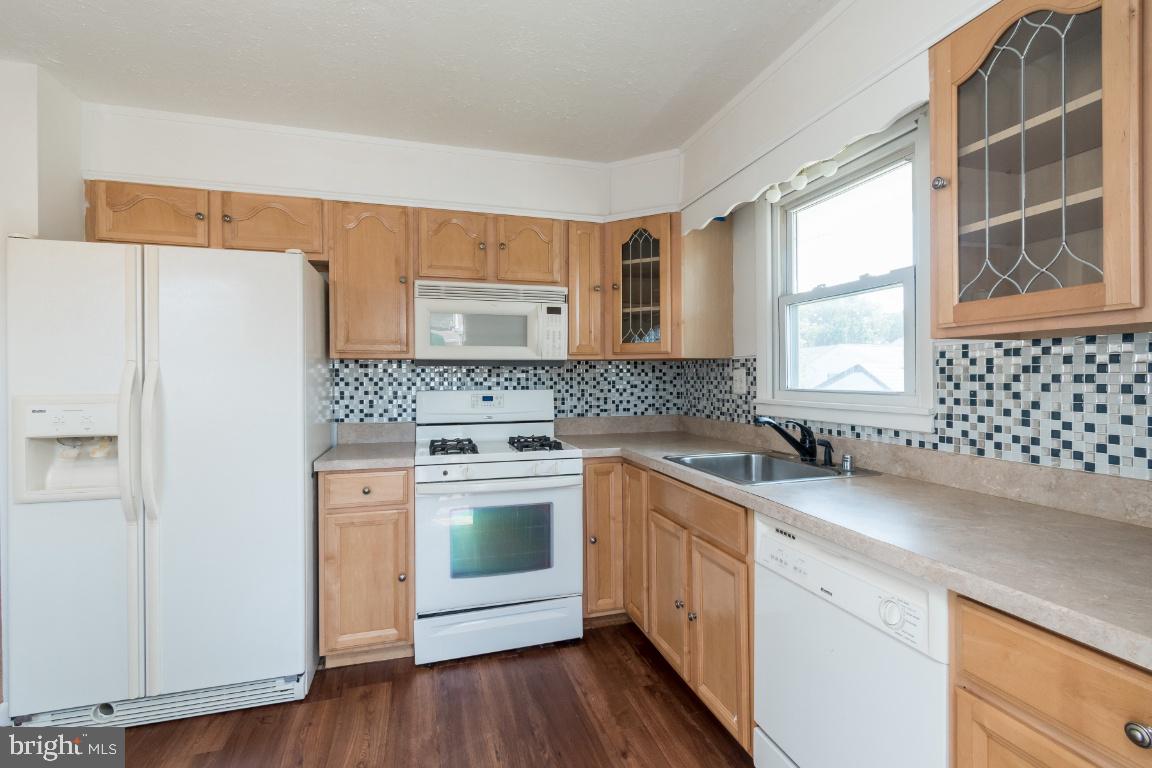 135 Cedar Hill Road Baltimore, MD 21225 - Photo 23 of 48 Gas cooking