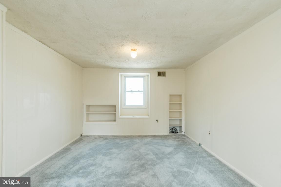 135 Cedar Hill Road Baltimore, MD 21225 - Photo 26 of 48 Spacious Master Bedroom