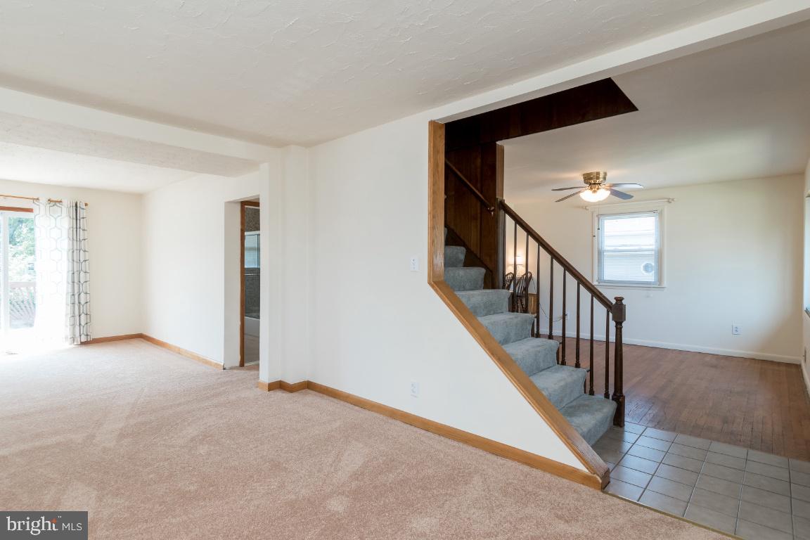 135 Cedar Hill Road Baltimore, MD 21225 - Photo 5 of 48 Large living/family room great for entertaining