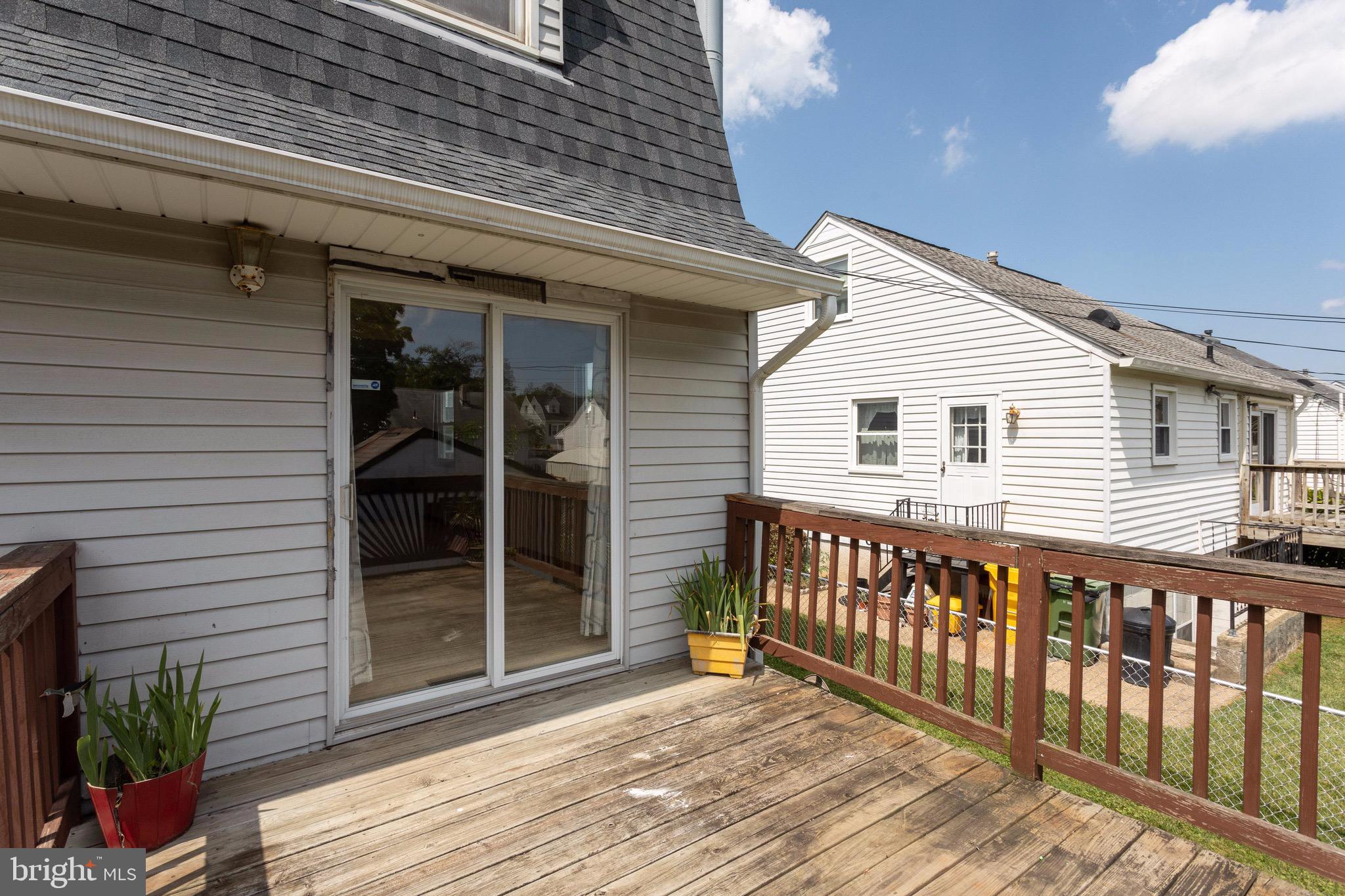 135 Cedar Hill Road Baltimore, MD 21225 - Photo 44 of 48 Slider to Deck