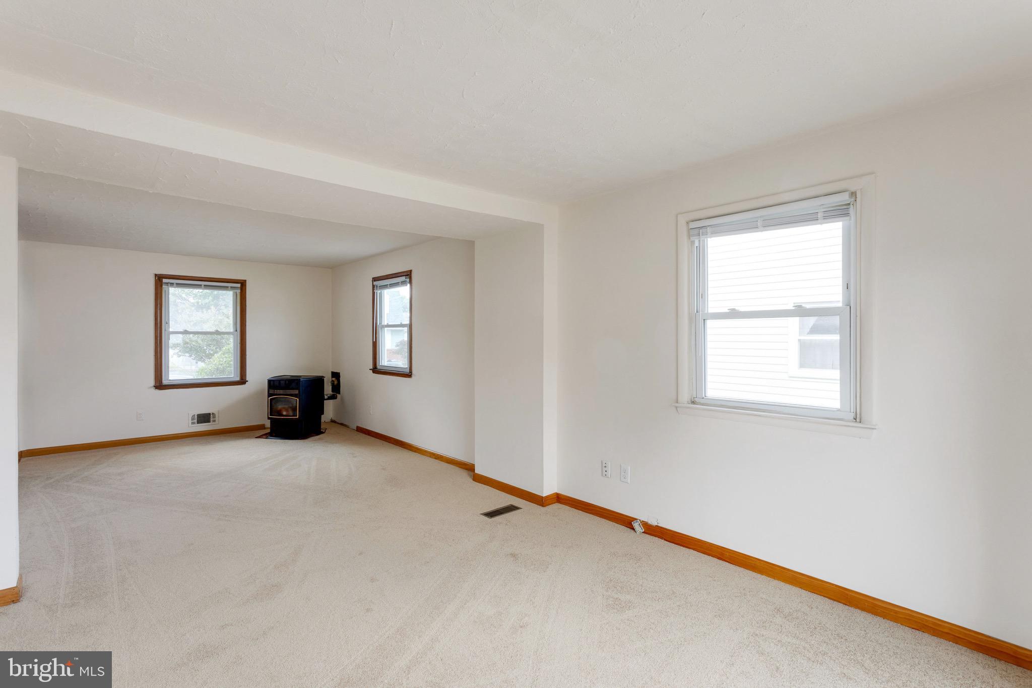 135 Cedar Hill Road Baltimore, MD 21225 - Photo 8 of 48 Spacious Living Room