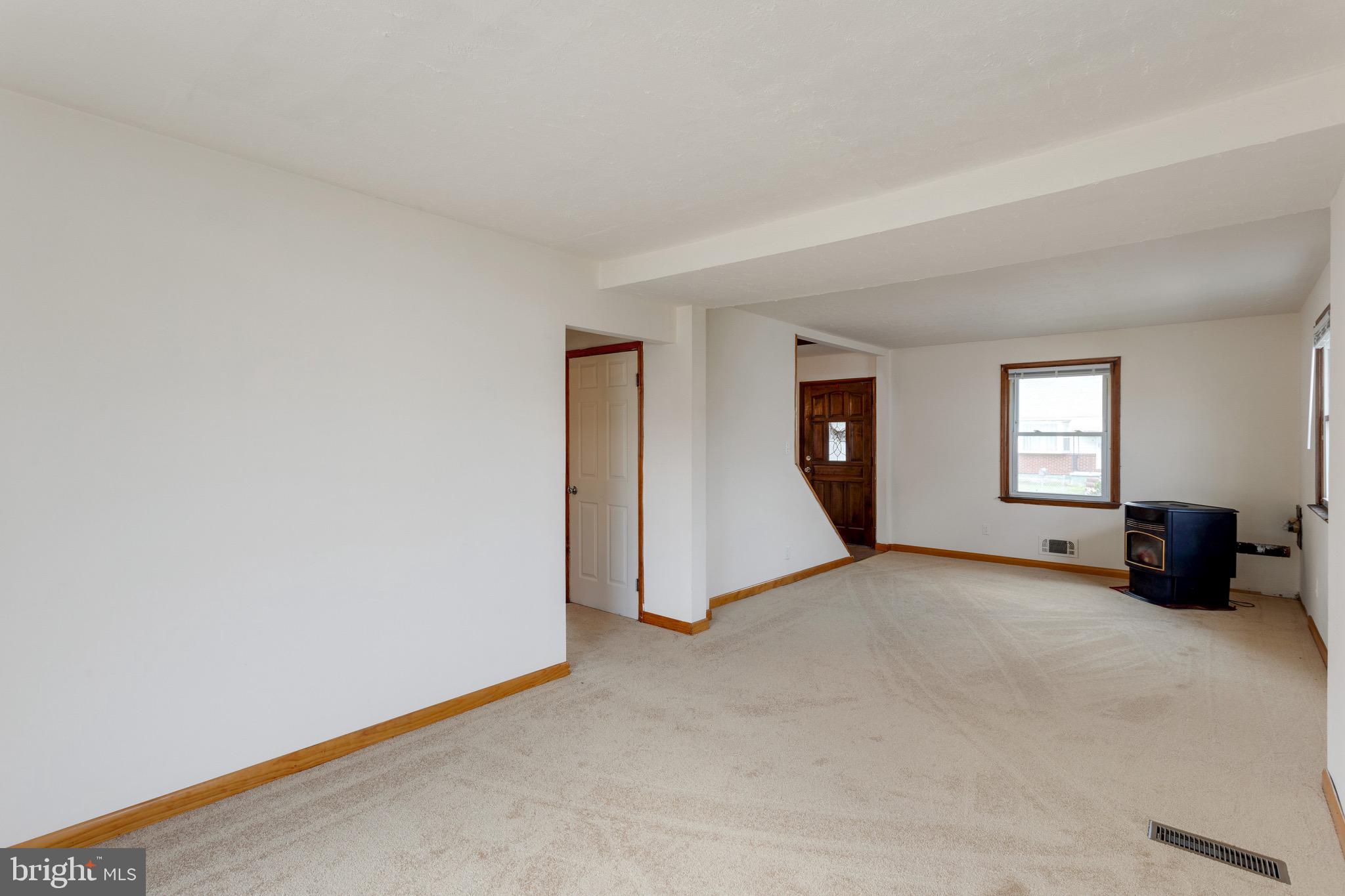 135 Cedar Hill Road Baltimore, MD 21225 - Photo 9 of 48 Spacious Living Room