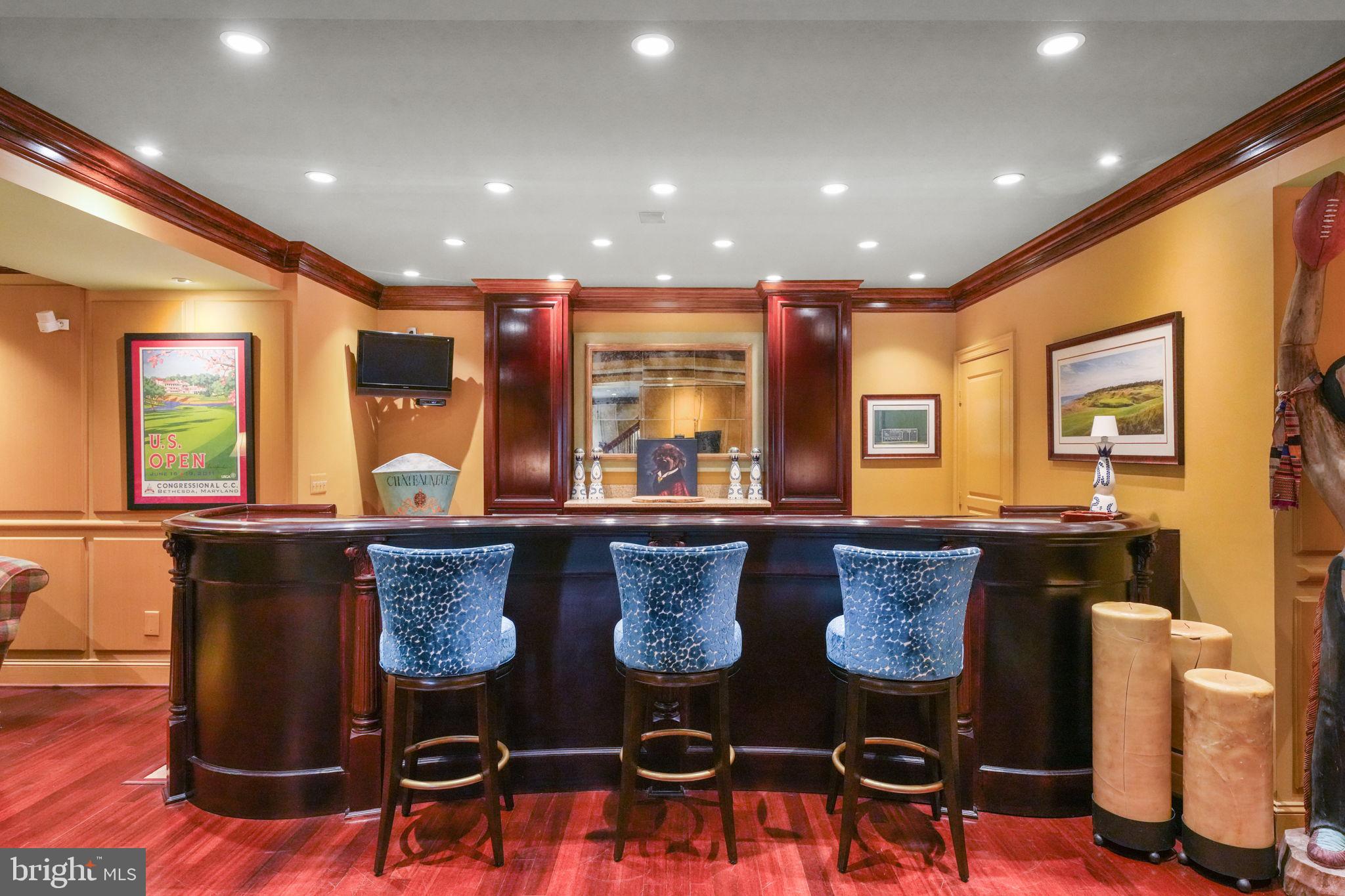 11431 Woolington Road Great Falls, VA 22066 - Photo 35 of 49 Full bar