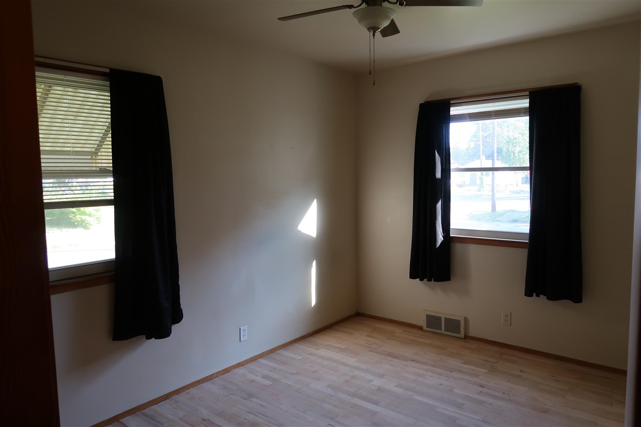 2765 Raskob Street Flint, MI 48504 - Photo 9 of 37 50082894-8.JPG