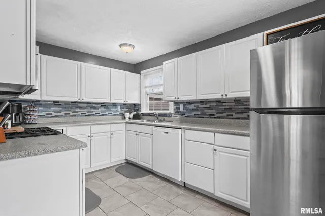 $129,900 | 900 East Griffiths Avenue, Springfield, IL 62702