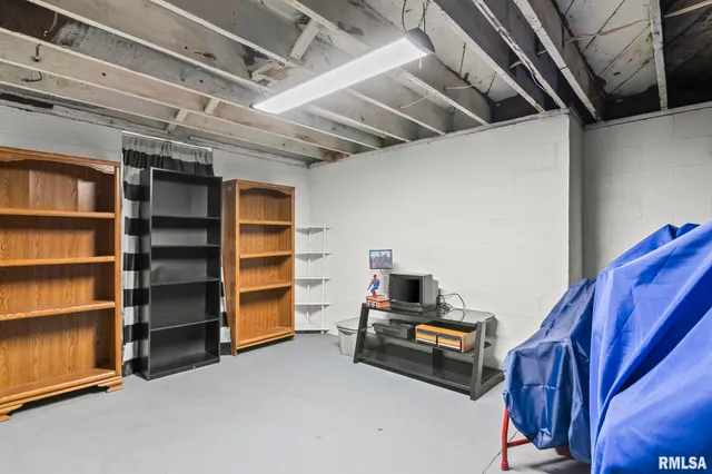 $129,900 | 900 East Griffiths Avenue, Springfield, IL 62702