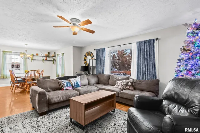 $129,900 | 900 East Griffiths Avenue, Springfield, IL 62702