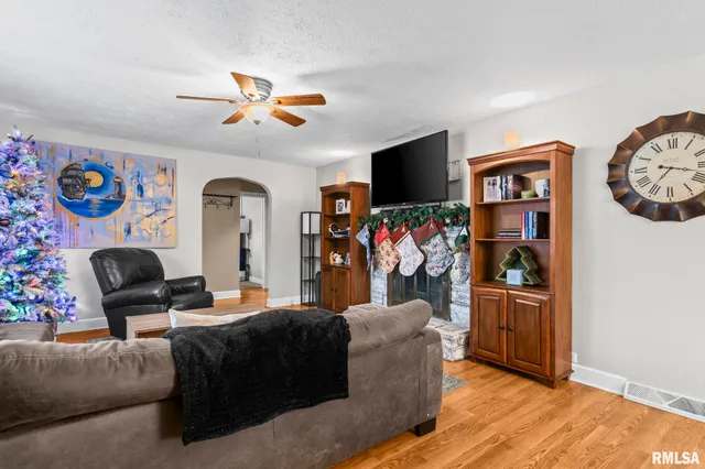 $129,900 | 900 East Griffiths Avenue, Springfield, IL 62702