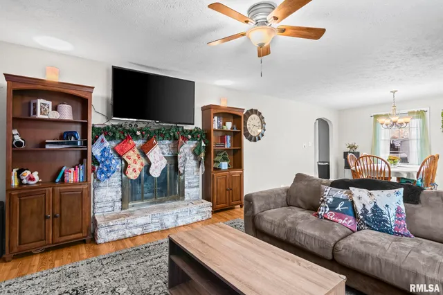 $129,900 | 900 East Griffiths Avenue, Springfield, IL 62702