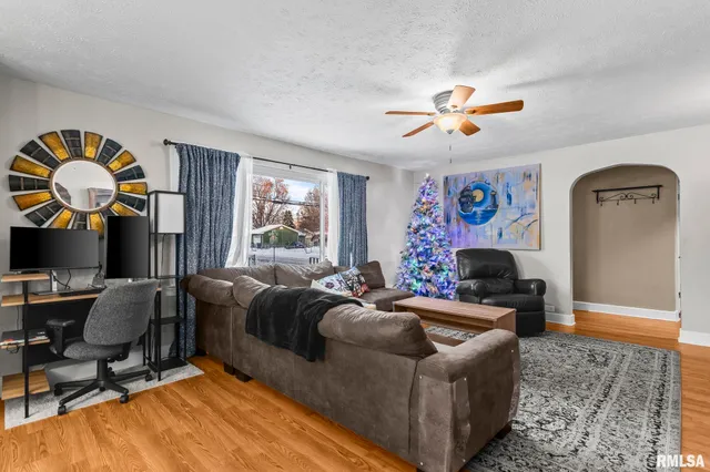 $129,900 | 900 East Griffiths Avenue, Springfield, IL 62702