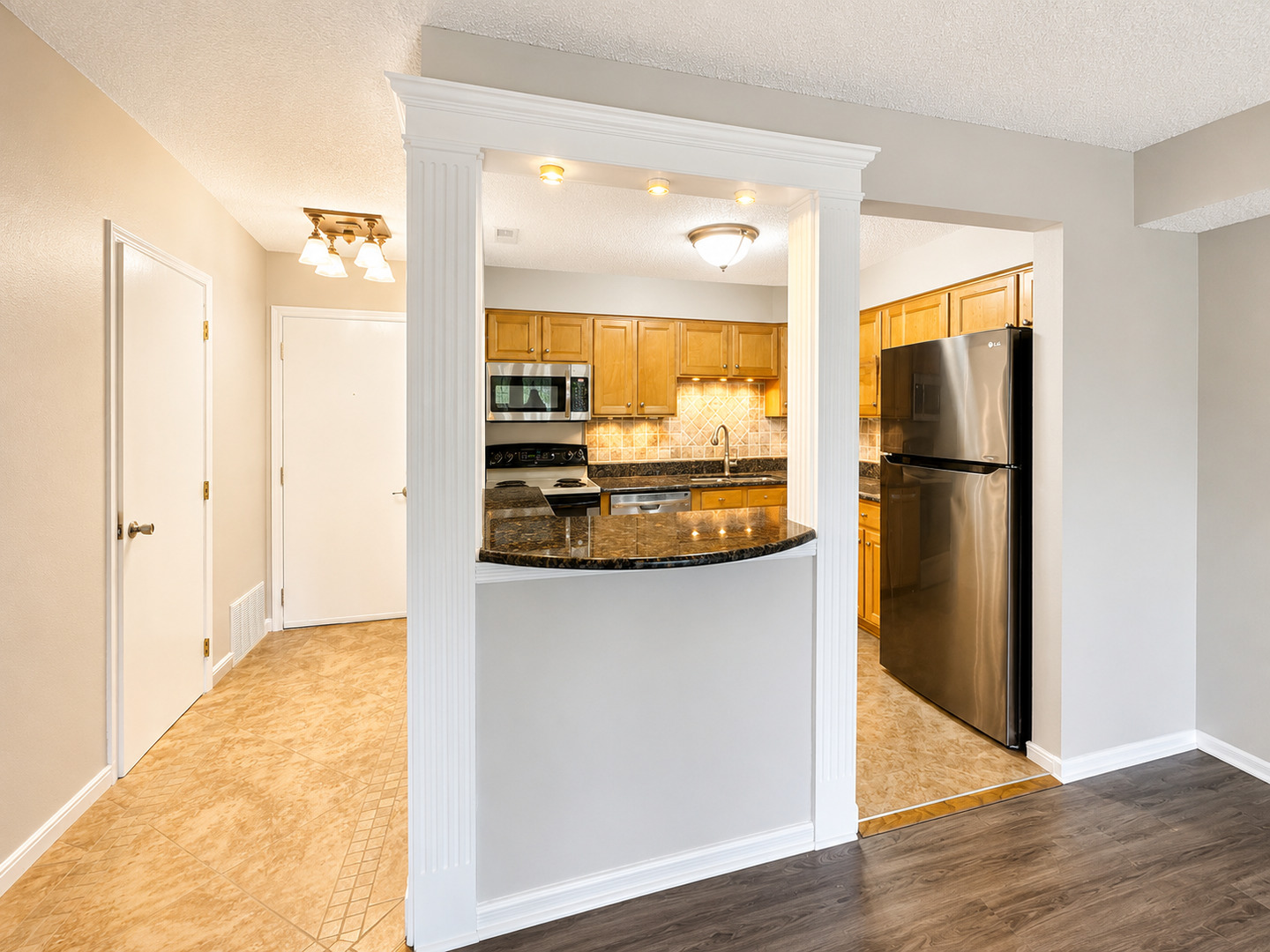 520 Biesterfield Road, Unit 209 Elk Grove Village, IL 60007 - Photo 9 of 31