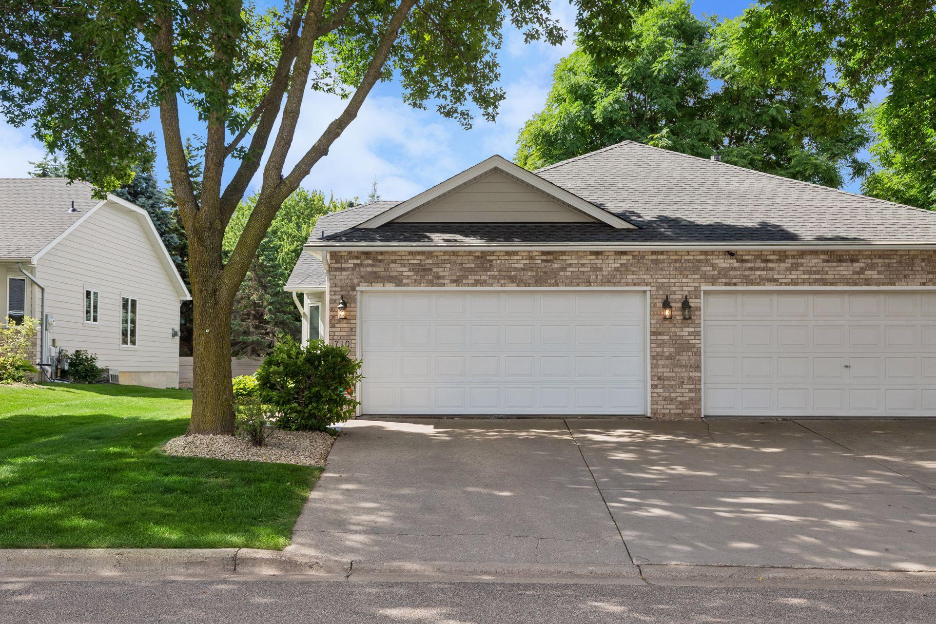 710 Emerald Ridge Roseville, MN 55113 - Photo 8 of 47