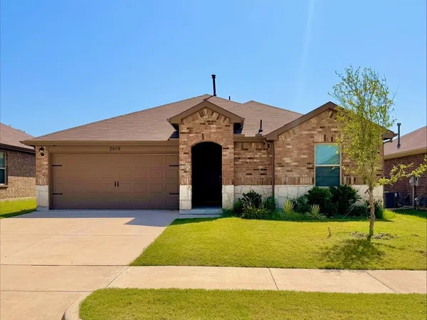 $1,800 | 2419 South Montgomery Street, Sherman, TX 75090
