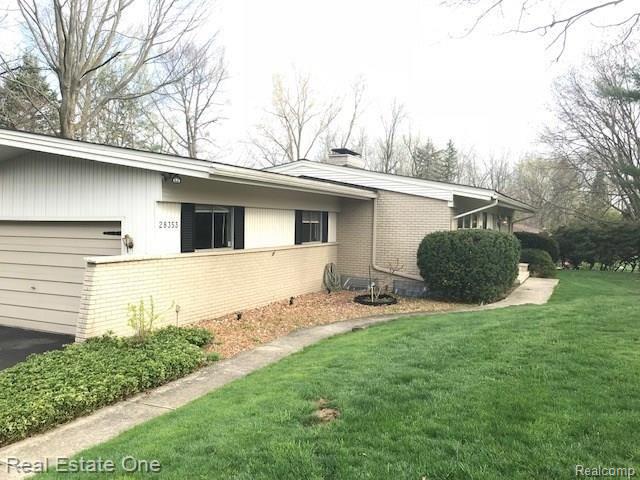 28353 Quail Hollow Road Farmington Hills, MI 48331 - Photo 5 of 31