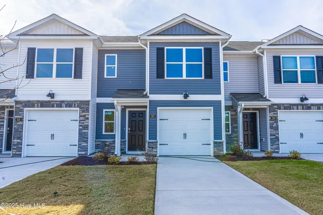 $2,000 | 207 Maddox Drive, Aberdeen, NC 28315