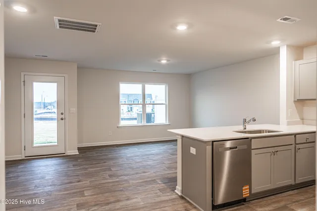 $2,000 | 207 Maddox Drive, Aberdeen, NC 28315