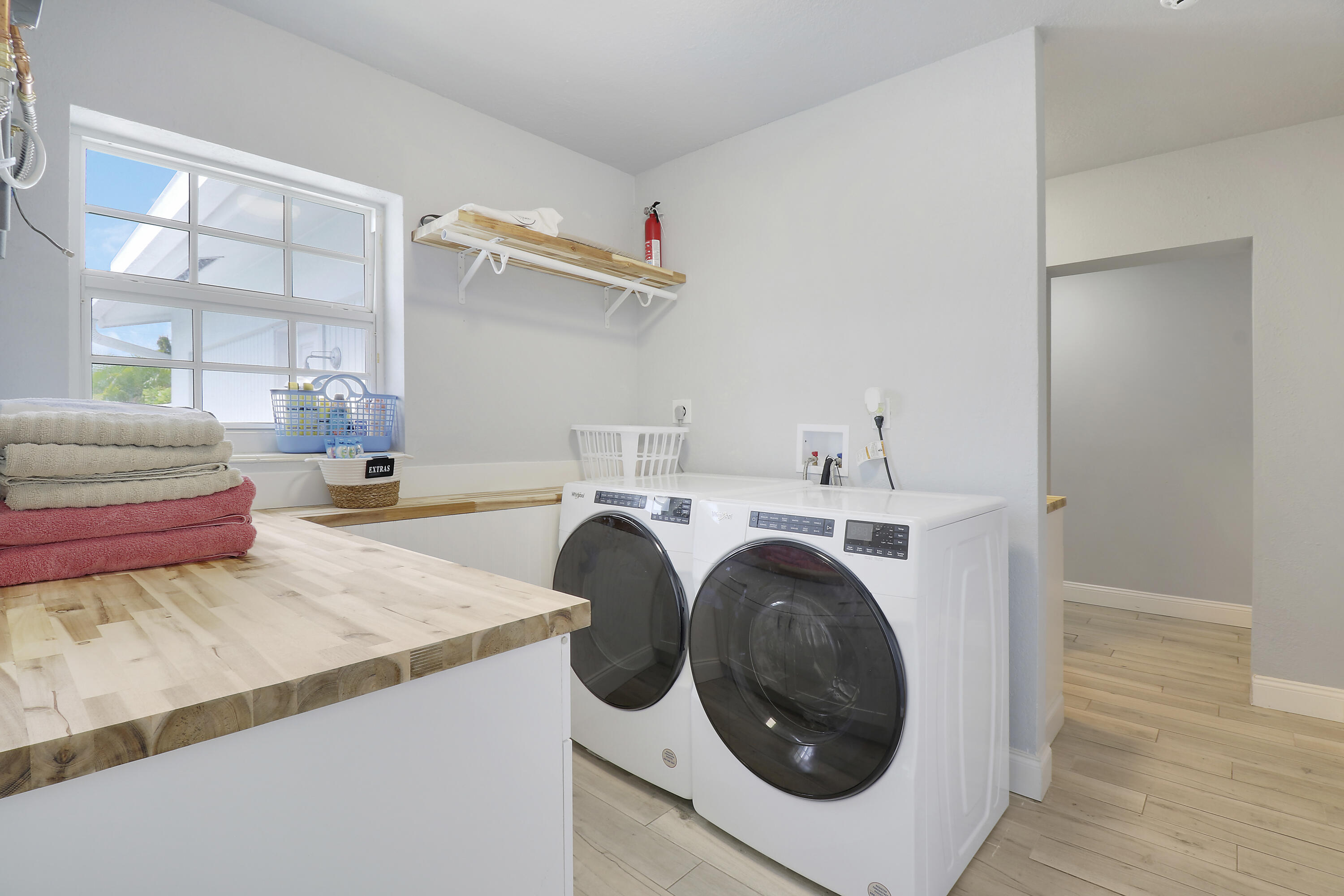 425 Marlin Road North Palm Beach, FL 33408 - Photo 20 of 60 Laundry room