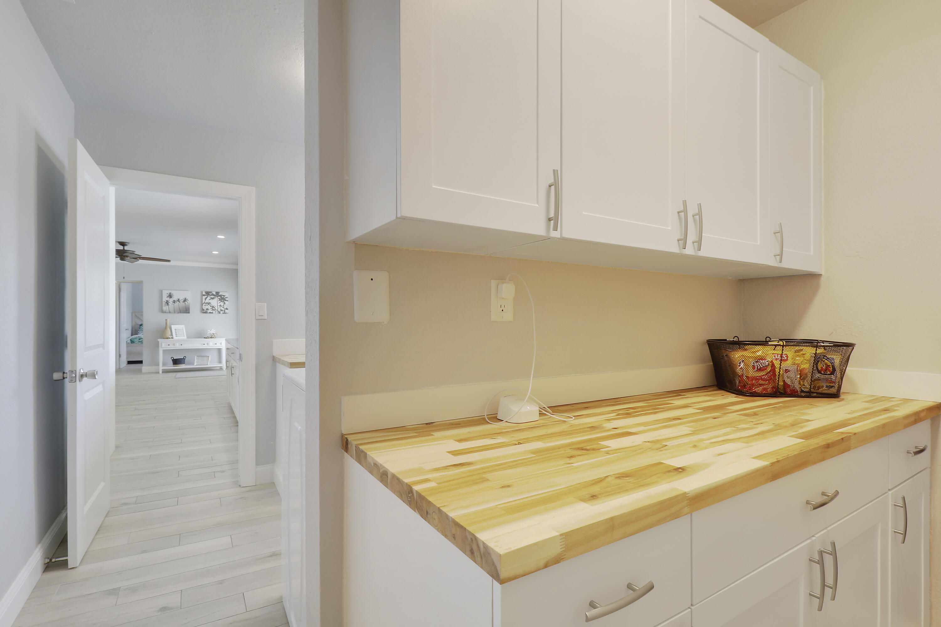 425 Marlin Road North Palm Beach, FL 33408 - Photo 22 of 60 Laundry Room