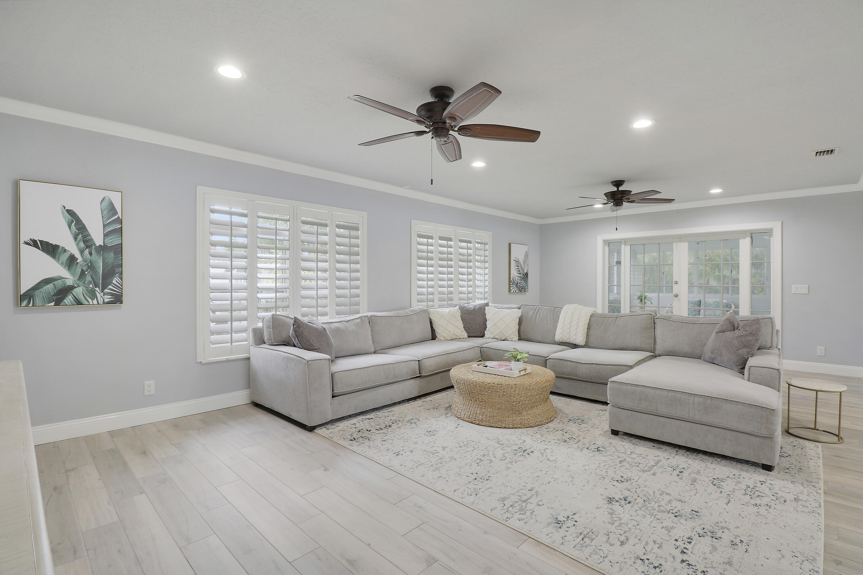 425 Marlin Road North Palm Beach, FL 33408 - Photo 4 of 60 Living Room