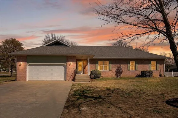 $239,500 | 2136 North 8th Street, Independence, KS 67301