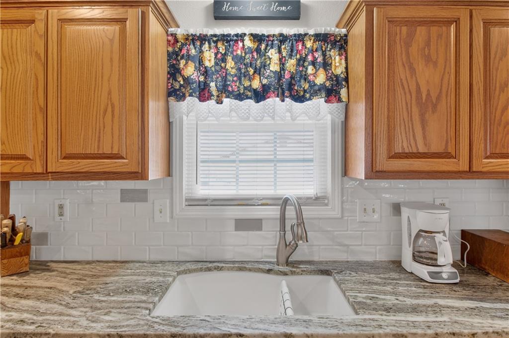 2136 North 8th Street Independence, KS 67301 - Photo 10 of 31