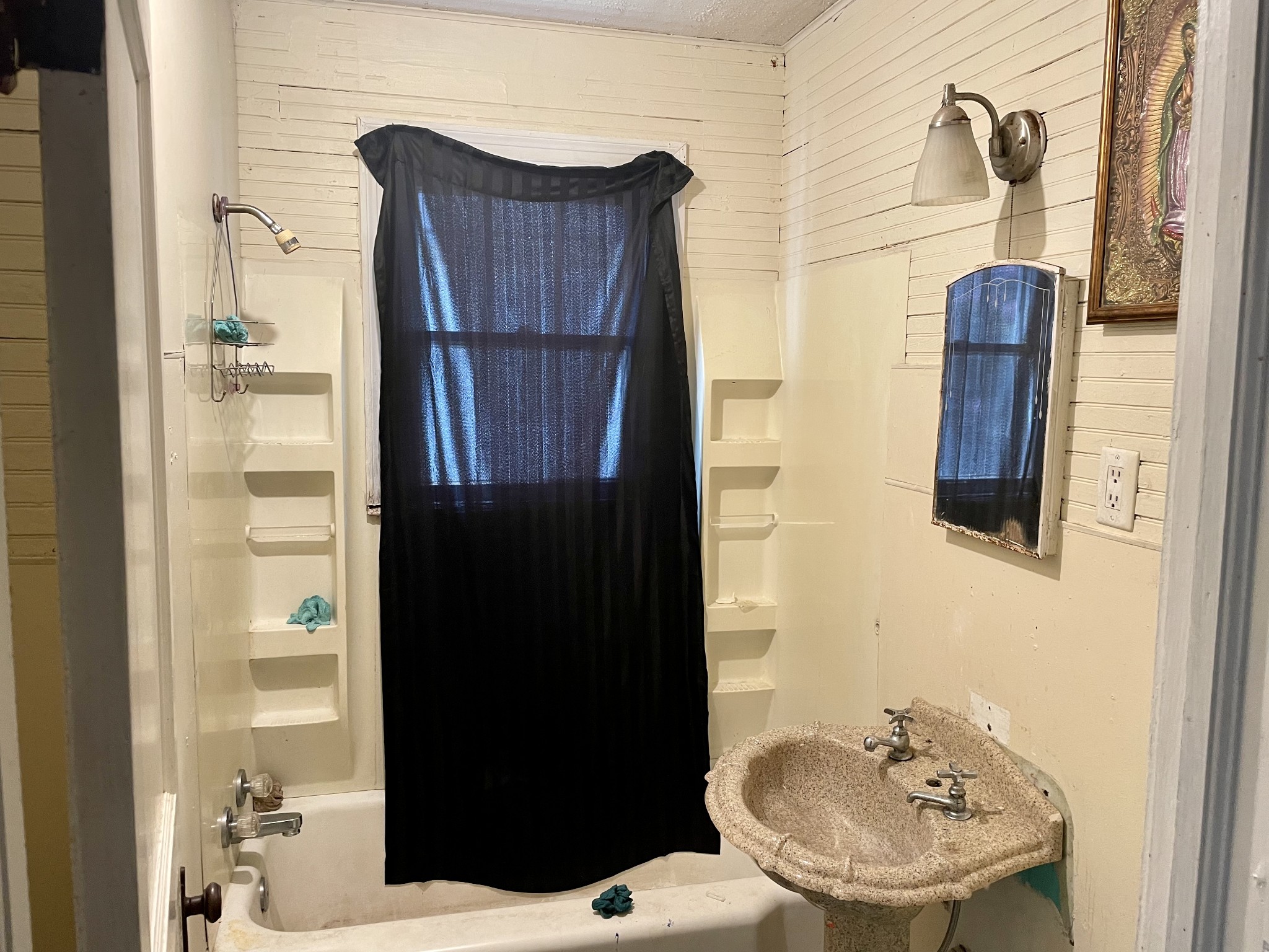 165 Morrison Street Gallatin, TN 37066 - Photo 5 of 6 a bathroom with a sink and a mirror