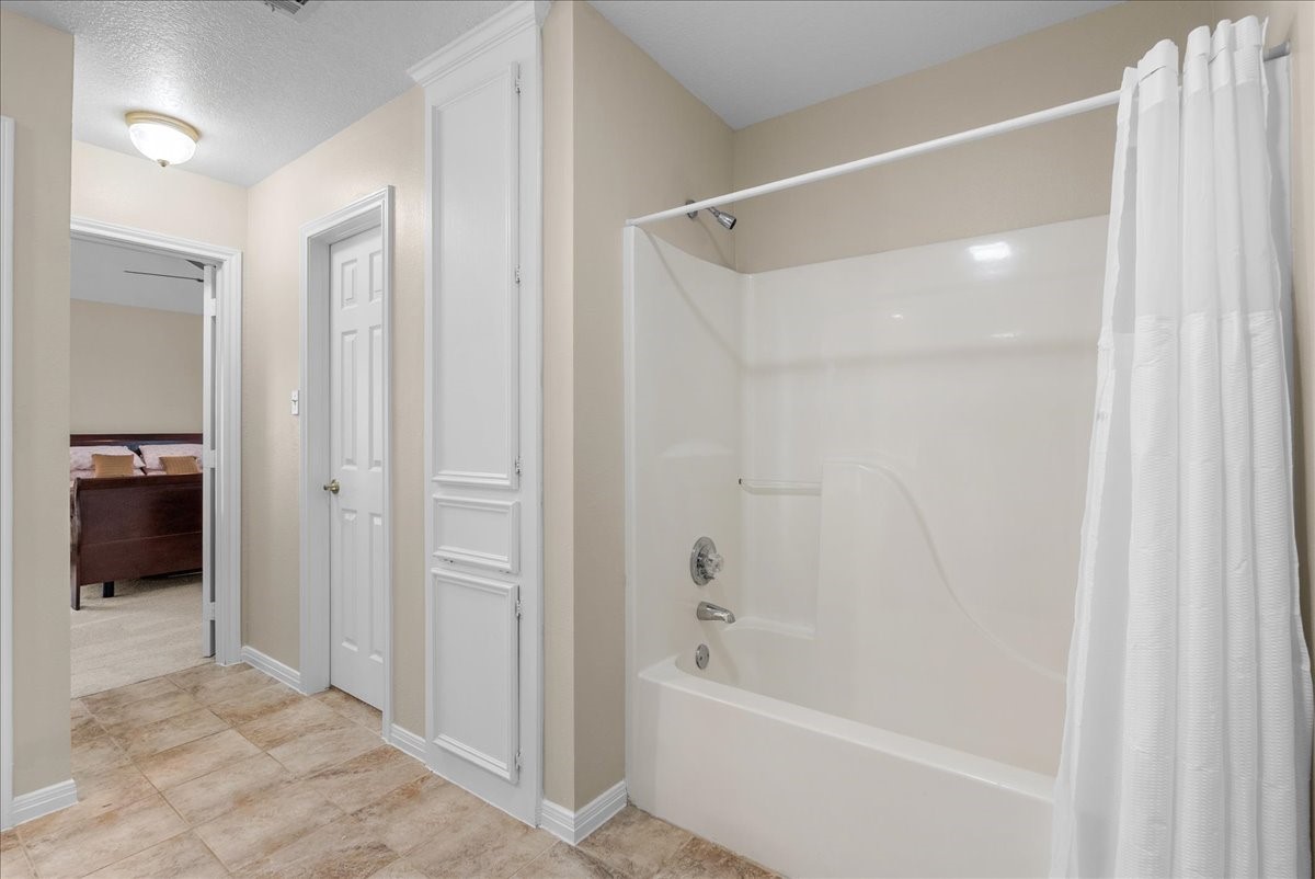 5255 Beaver Road Santa Fe, TX 77517 - Photo 20 of 46 Master bath tub/shower (yes, there are 2 showers in master)