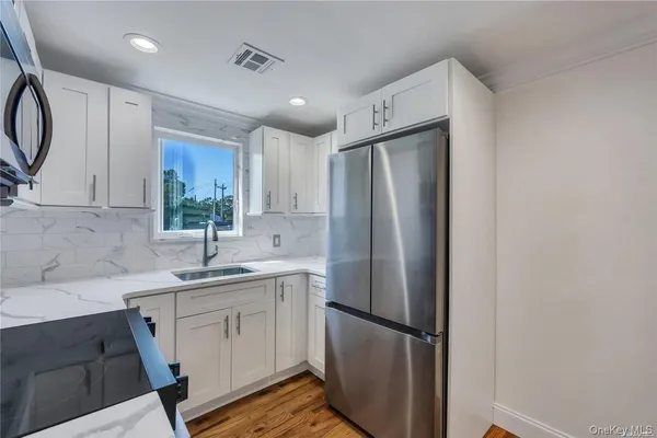 $2,995 | 177 Waverly Avenue, Unit SECOND, Patchogue, NY 11772