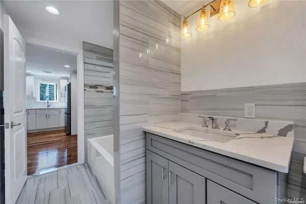 $2,995 | 177 Waverly Avenue, Unit SECOND, Patchogue, NY 11772