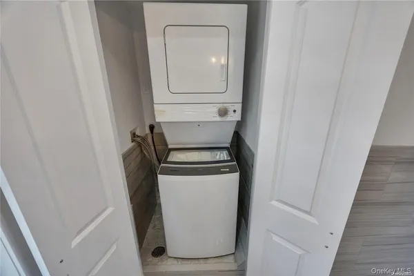 $2,995 | 177 Waverly Avenue, Unit SECOND, Patchogue, NY 11772