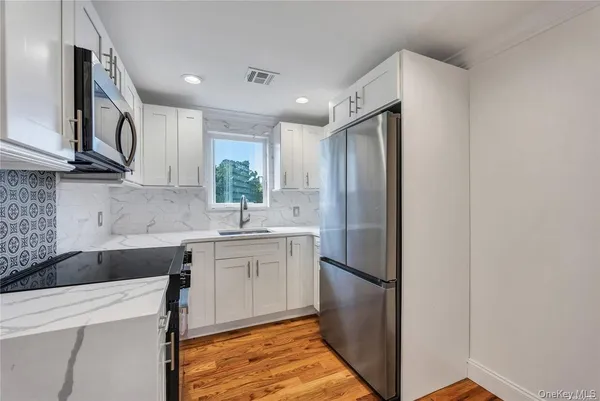 $2,995 | 177 Waverly Avenue, Unit SECOND, Patchogue, NY 11772