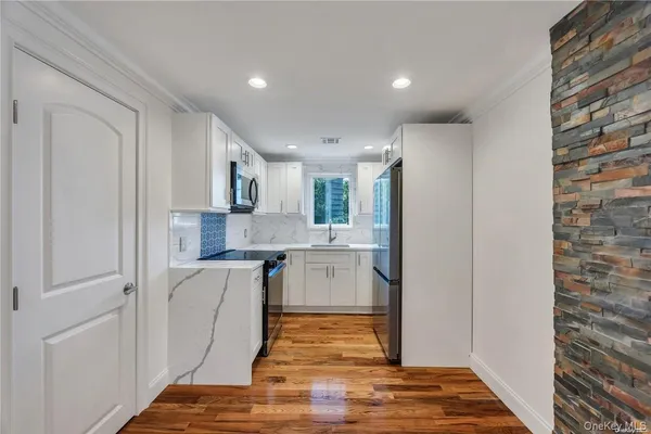 $2,995 | 177 Waverly Avenue, Unit SECOND, Patchogue, NY 11772