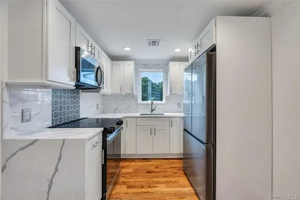 $2,995 | 177 Waverly Avenue, Unit SECOND, Patchogue, NY 11772