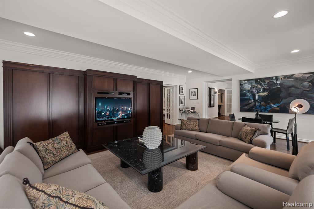 1370 Country Club Road Bloomfield Hills, MI 48304 - Photo 11 of 39 Gallery Image 11