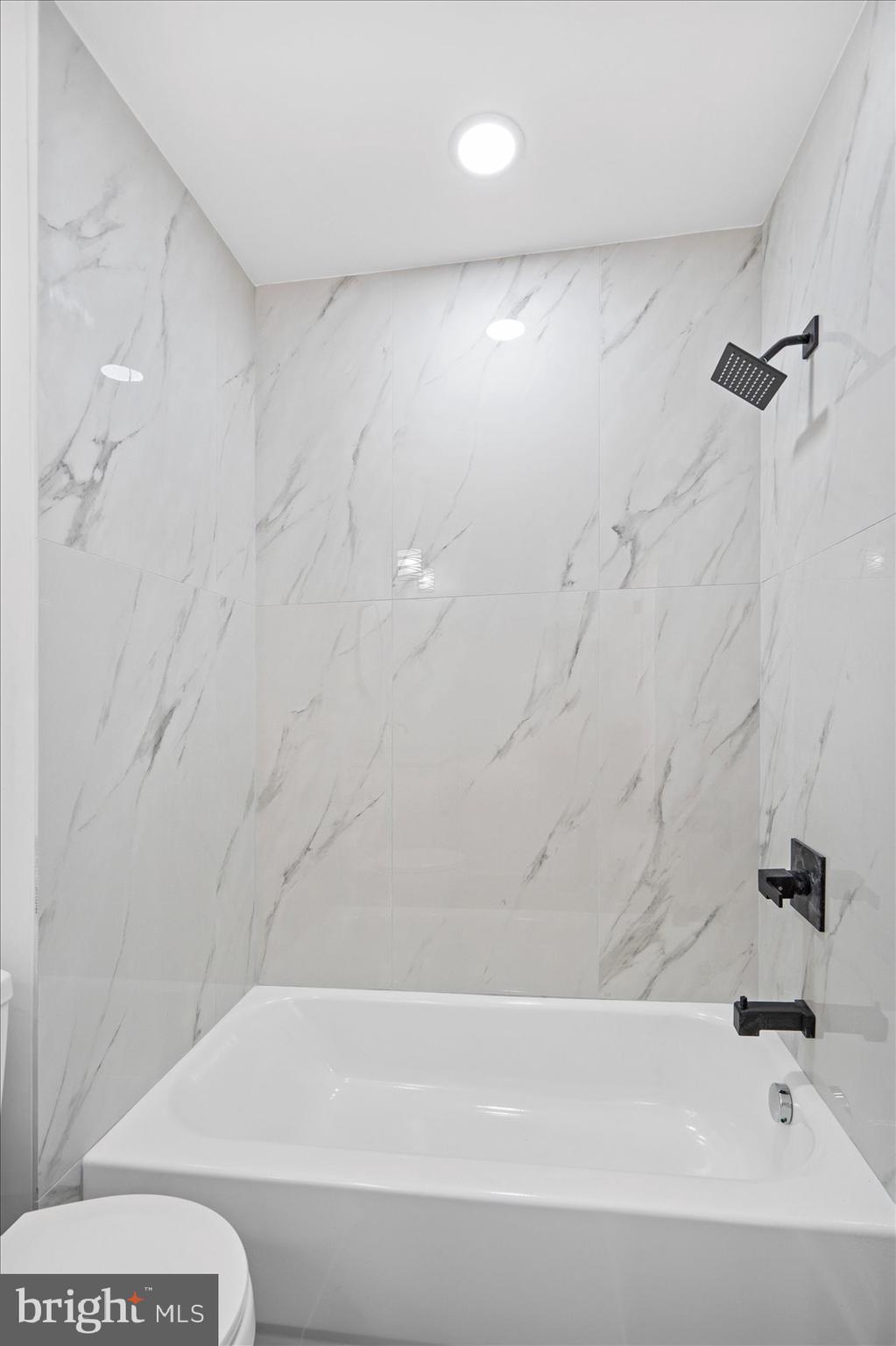 2436 East Biddle Street Baltimore, MD 21213 - Photo 27 of 33 a bathroom with a bathtub