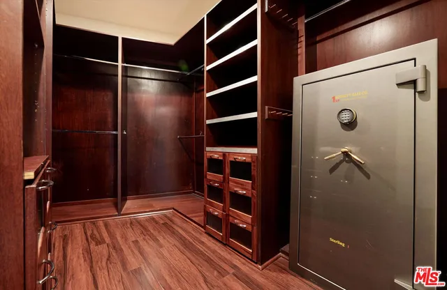 a view of walk in closet