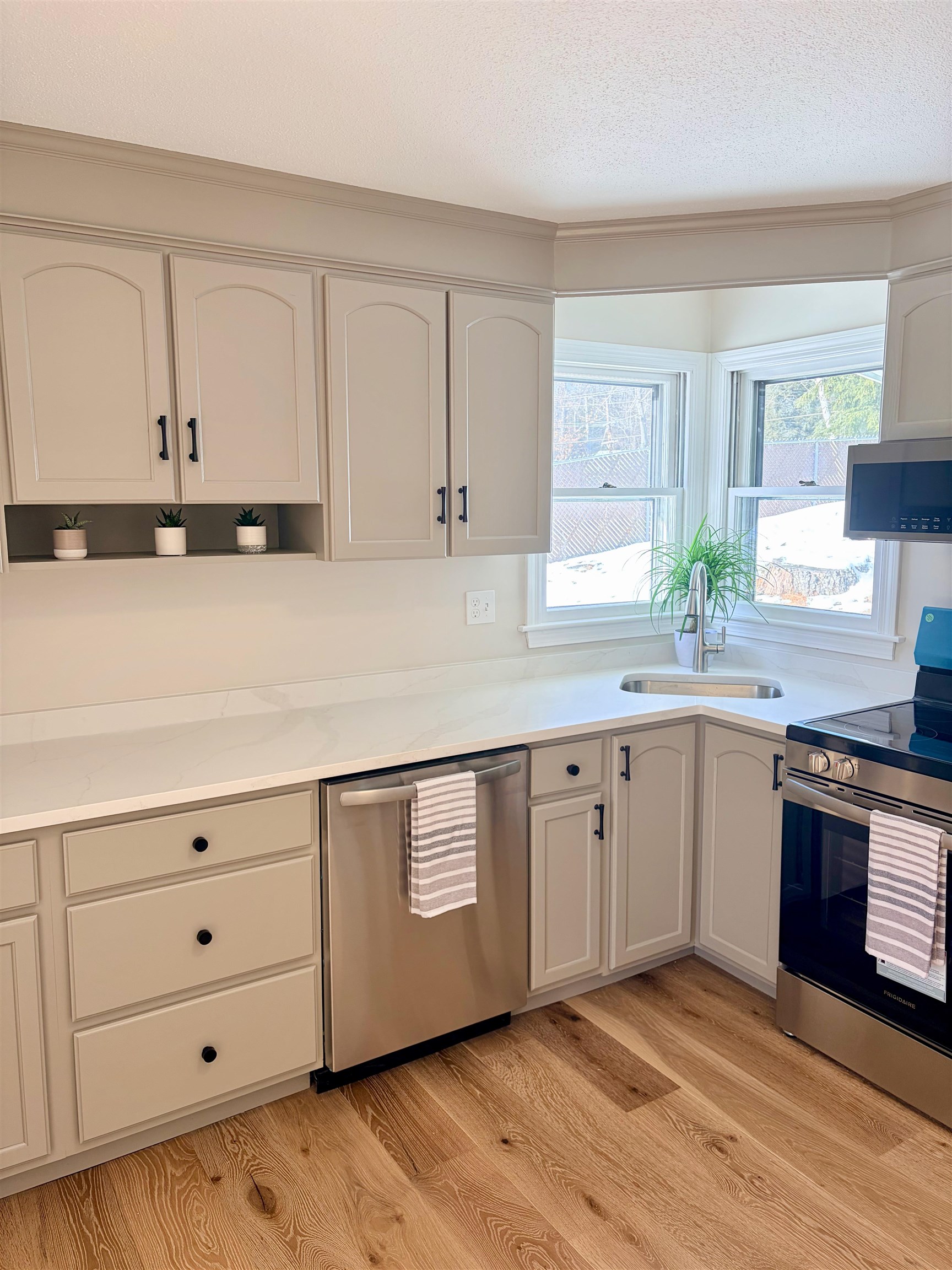 21 Sims Street Nashua, NH 03063 - Photo 2 of 30