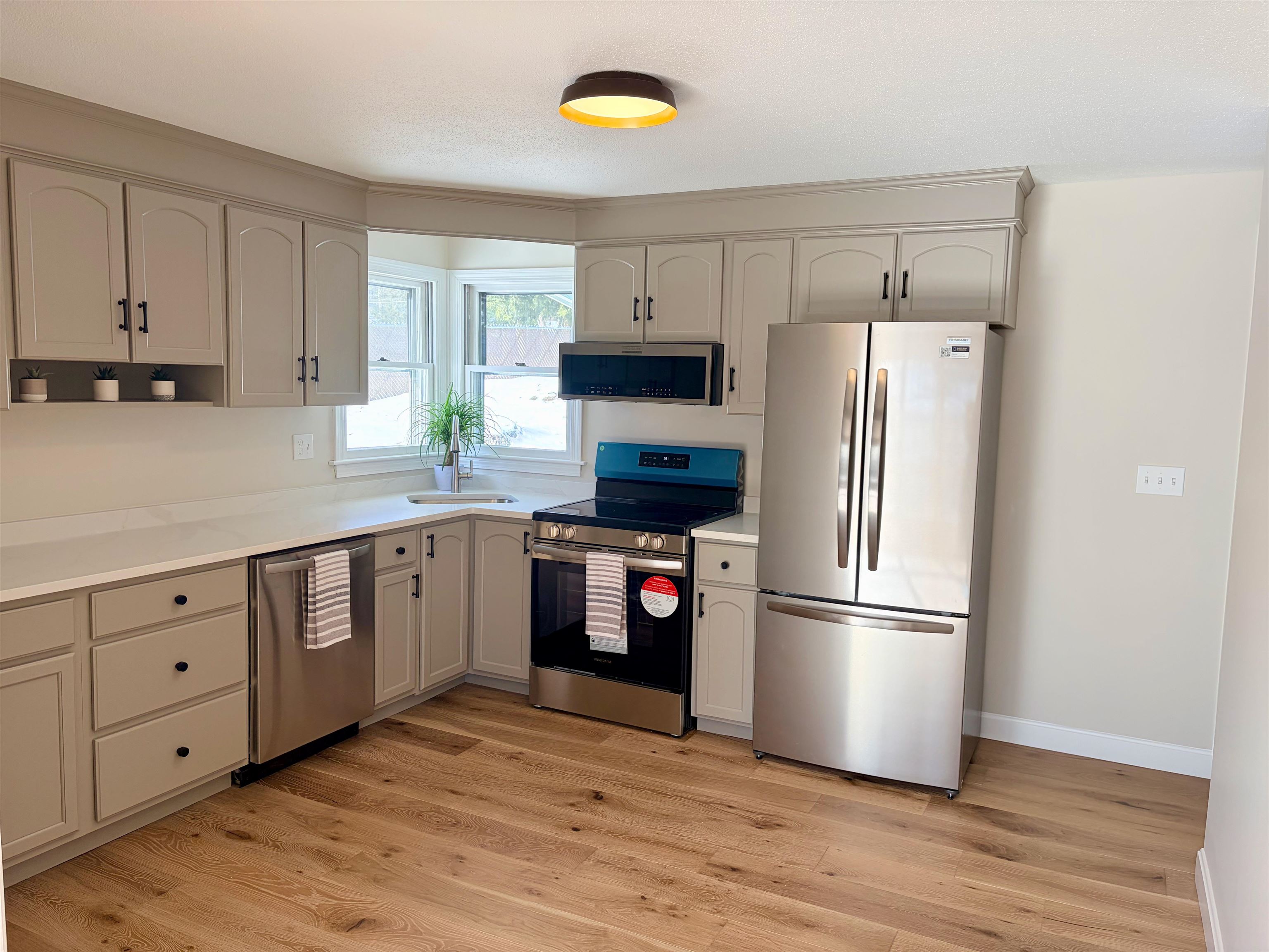 21 Sims Street Nashua, NH 03063 - Photo 3 of 30