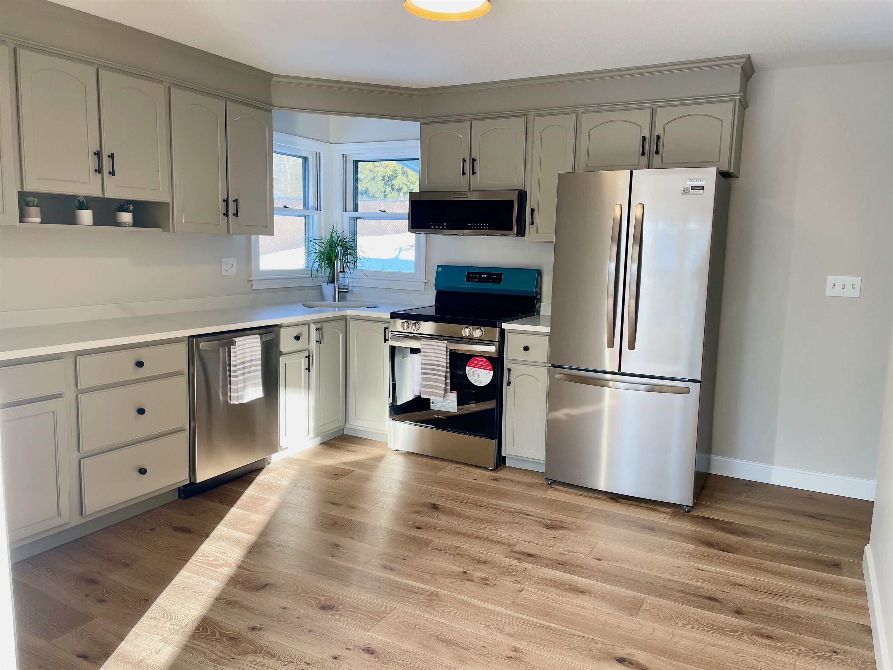 21 Sims Street Nashua, NH 03063 - Photo 5 of 30