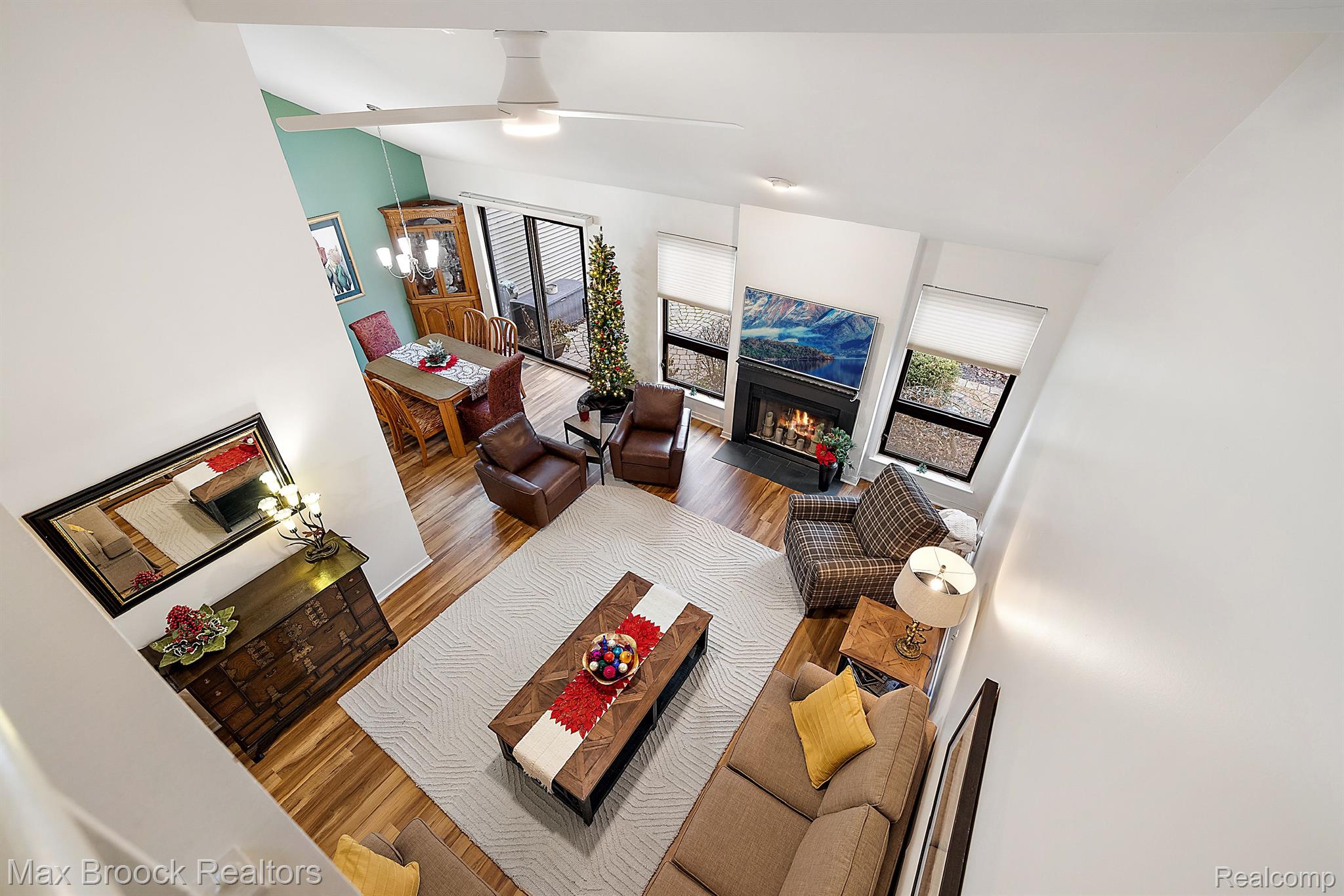 699 Charing Court Rochester, MI 48307 - Photo 9 of 24 Overhead of Living & Dining