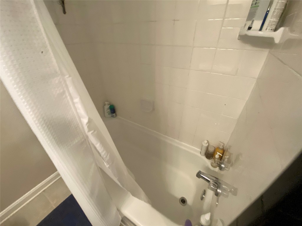 1404 West 12th Street, Unit C Austin, TX 78703 - Photo 17 of 34 a bathroom with a bathtub