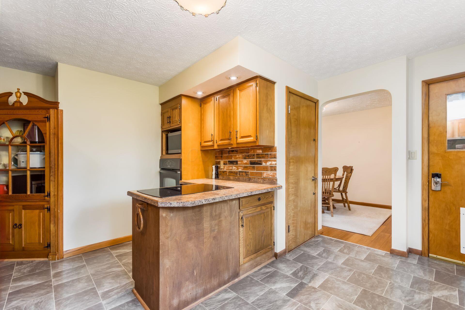 2275 Gardner Road Galloway, OH 43119 - Photo 12 of 38 Kitchen