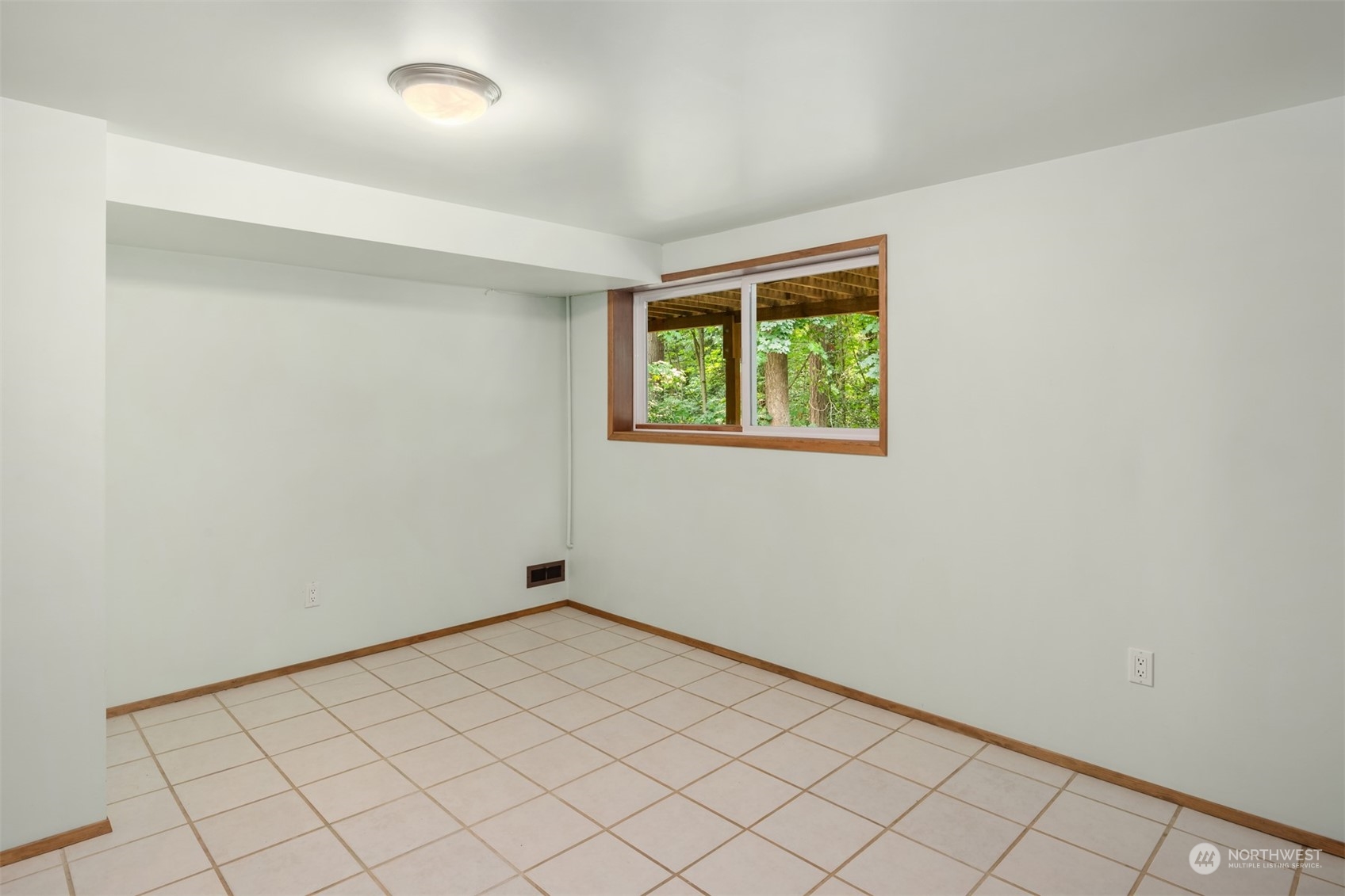 9523 Northeast 198th Street Bothell, WA 98011 - Photo 28 of 39 an empty room with windows