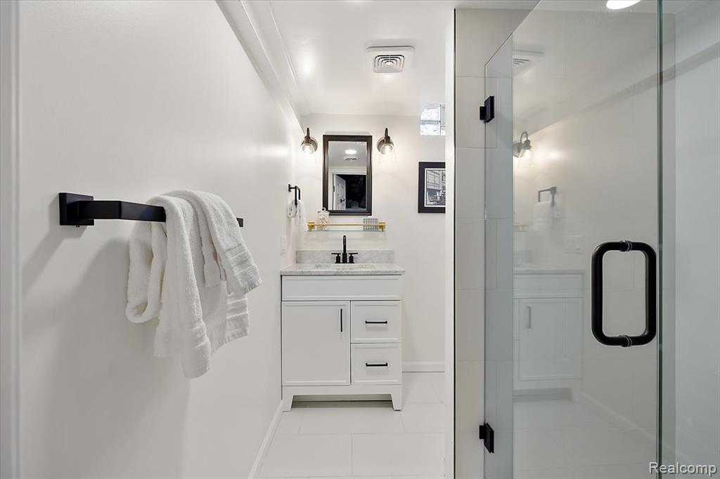 31060 East Rutland Street Beverly Hills, MI 48025 - Photo 27 of 37