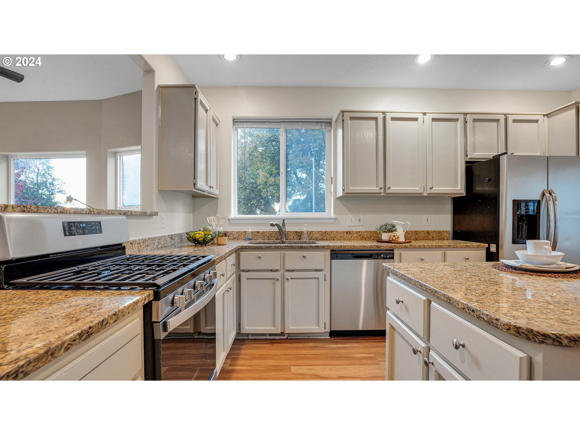 4 Southwest Gibbs Street Portland, OR 97239 - Photo 17 of 35 Gallery Image 17