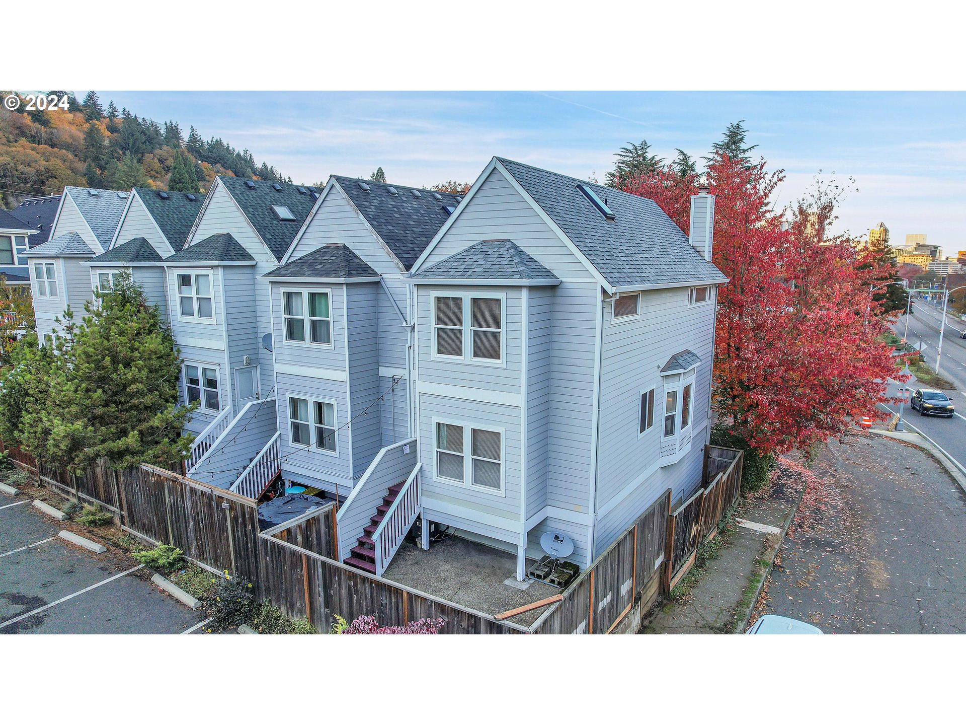 4 Southwest Gibbs Street Portland, OR 97239 - Photo 5 of 35 Gallery Image 5