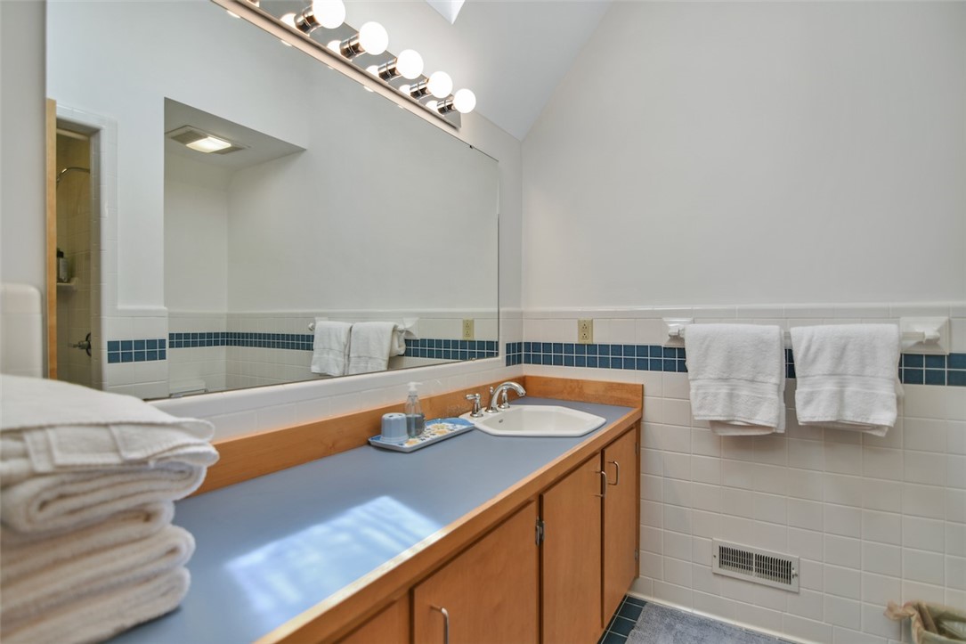 518 Turtle Head Drive Salem, SC 29676 - Photo 29 of 44 Loft Bedroom Ensuite Bath