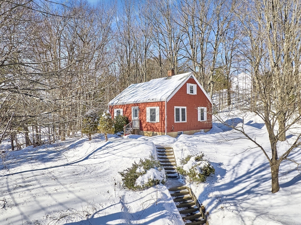 594 Betty Spring Road Gardner, MA 01440 - Photo 1 of 42 Gallery Image 1